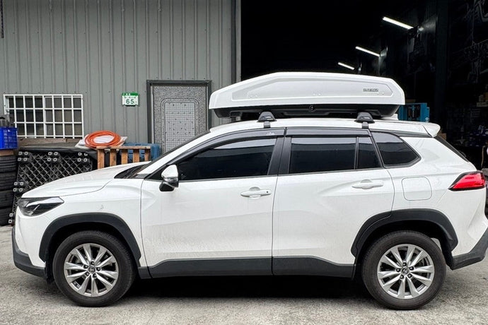 車款實裝系列》 TOYOTA C.CROSS  安裝 : EasyTrip 470 車頂箱（雪貂白）