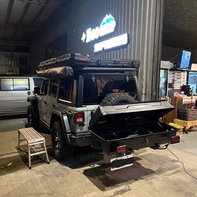 車款實裝系列》Jeep® Rubicon：重載平台+蝙蝠帳+車頂釣竿箱+EXO