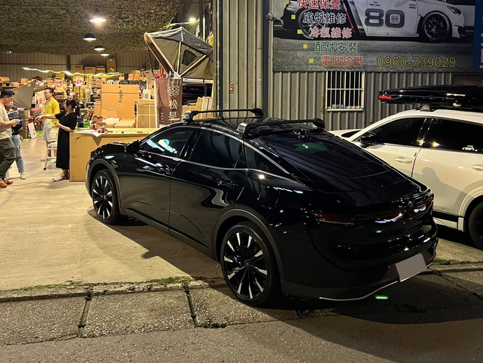 車款實裝系列》TOYOTA Crown：Yakima BaseLine FX系列車頂架